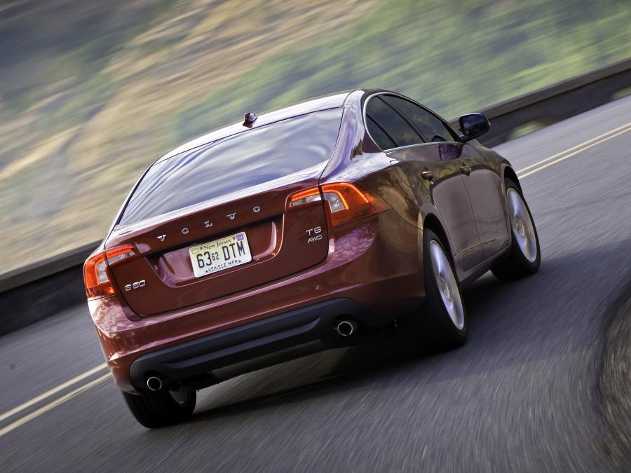  Volvo S60 T6 2010 года  (US) (фото 10 из 24)